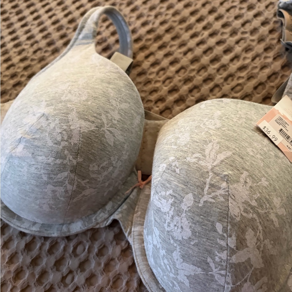 Cacique NWT Floral Gray Lightly lined T-shirt bra